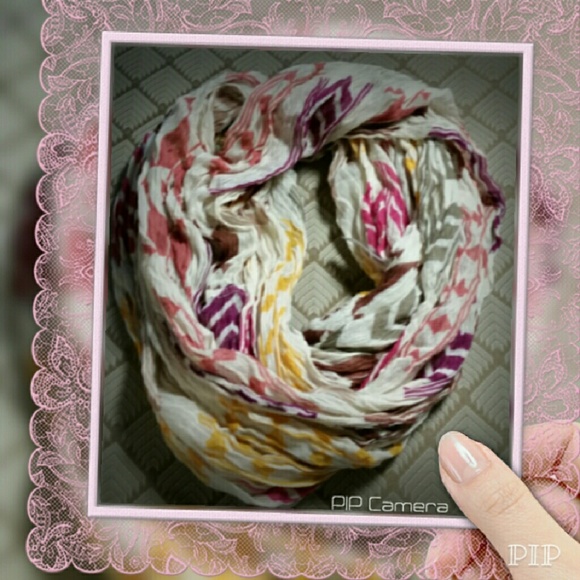 Charlotte Russe Infinity Scarf - Picture 1 of 2