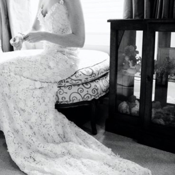 Oscar de la Renta Wedding Gown - Picture 2 of 4