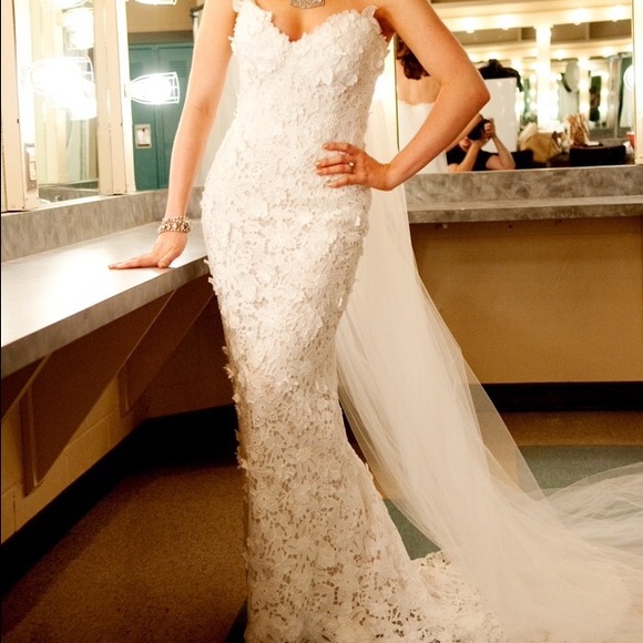 Oscar de la Renta Wedding Gown - Picture 4 of 4