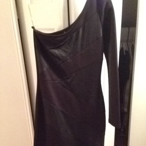 black one sleeve dress