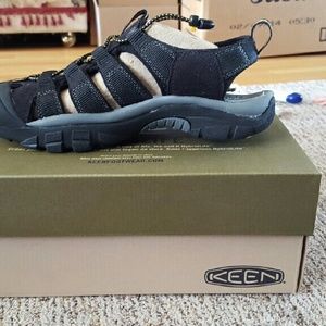 Women's size 10.5 Keen shoes