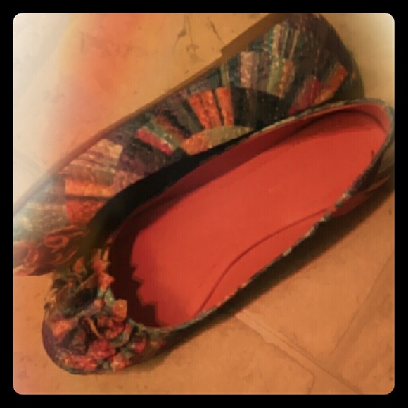 Chinese Laundry multi color flats (with box)