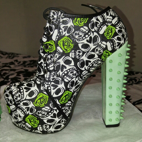Gorgeous spiked skull platforms