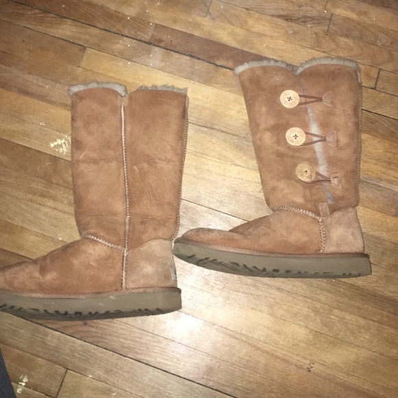 Triple Bailey button chestnut, barely worn, size 7