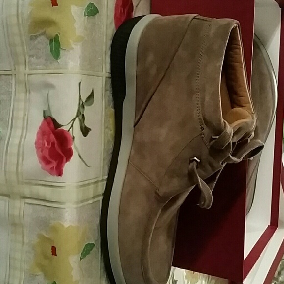 Ferragamo Shoes - Picture 2 of 4