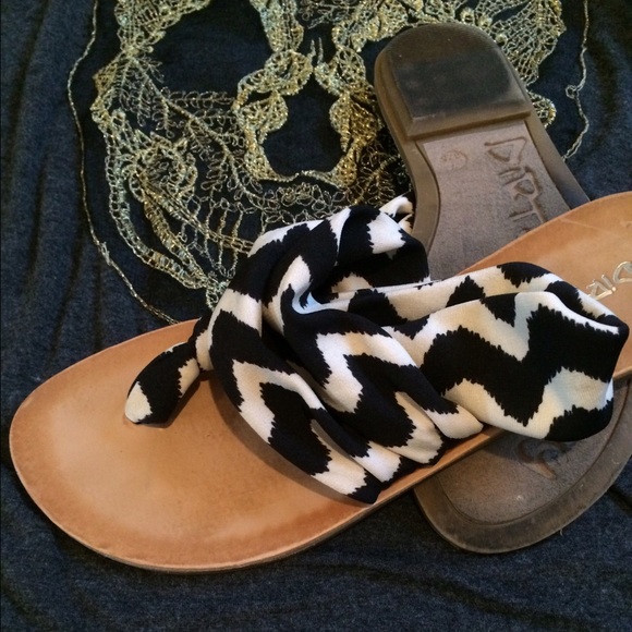 Black and white chevron sandles