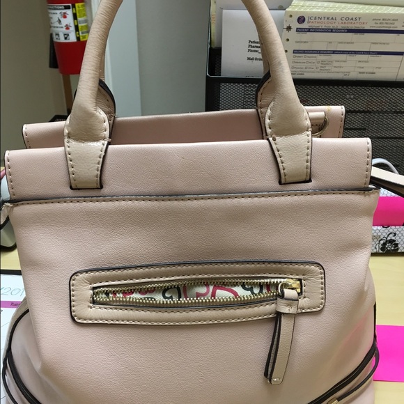 Guess purse - Picture 2 of 3