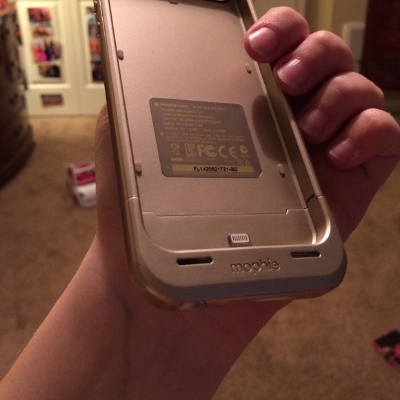 phone case, no cord needed. charging station - Picture 2 of 3