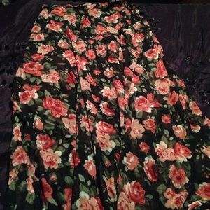 FAVORITE Floral Maxi Skirt