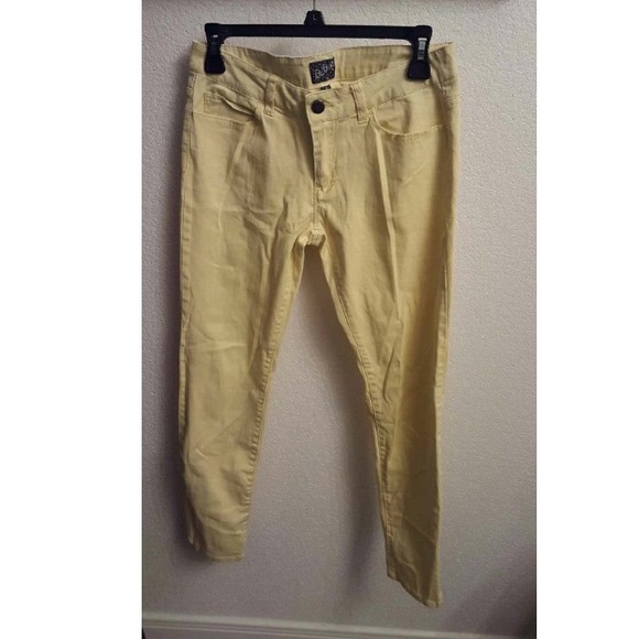 Yellow skinny jeans