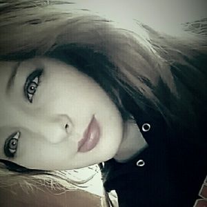 Meet your Posher, Cassandra