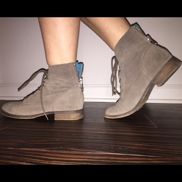 Suede Steve Madden booties - Picture 1 of 4