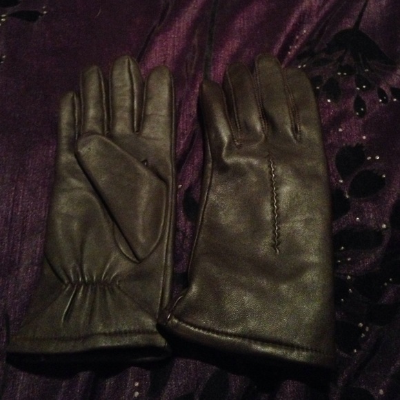 Brown leather gloves