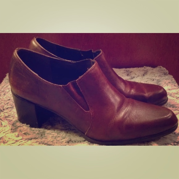 Brown leather NATURALIZER booties size 8.5M