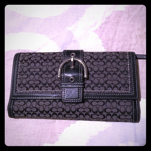 Coach wallet (authentic)