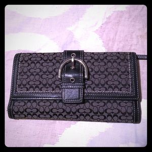 Coach wallet (authentic)