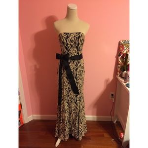 Betsy and Adam formal gown size 6(4)