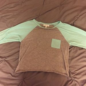 Crop top 3/4 length sleeves