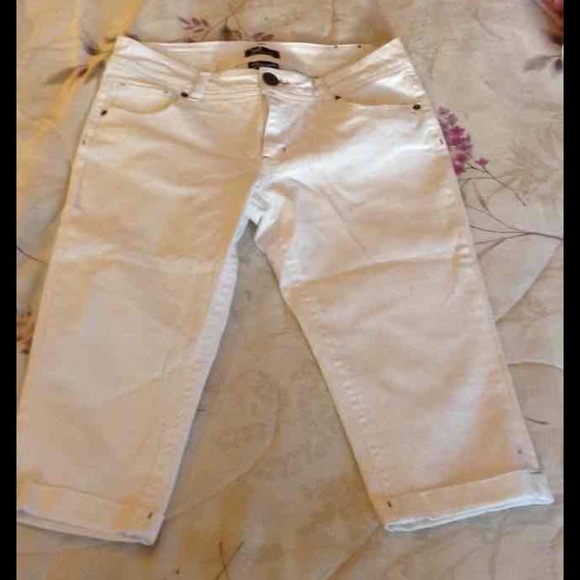 White Capri pants
