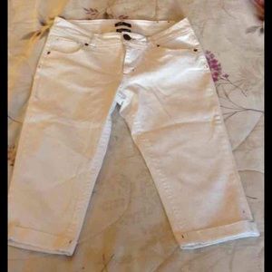 White Capri pants