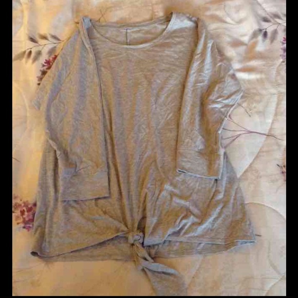 Basic grey knot top - Picture 2 of 3