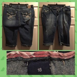 Womens cropped pants size 16