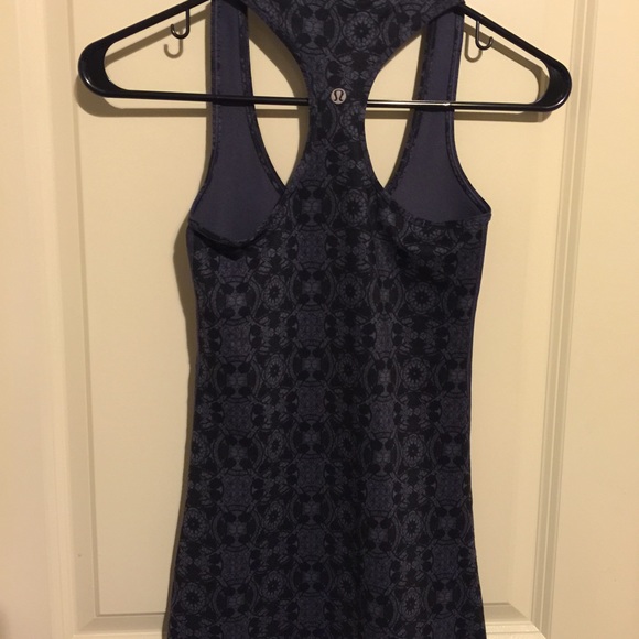 Lululemon razorback- Size 2 - Picture 2 of 3