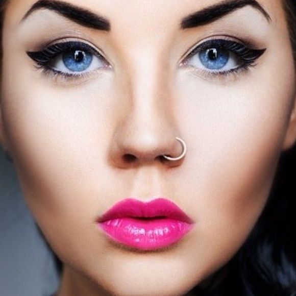 one silver faux nose ring