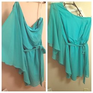 One-shoulder fanned party dress