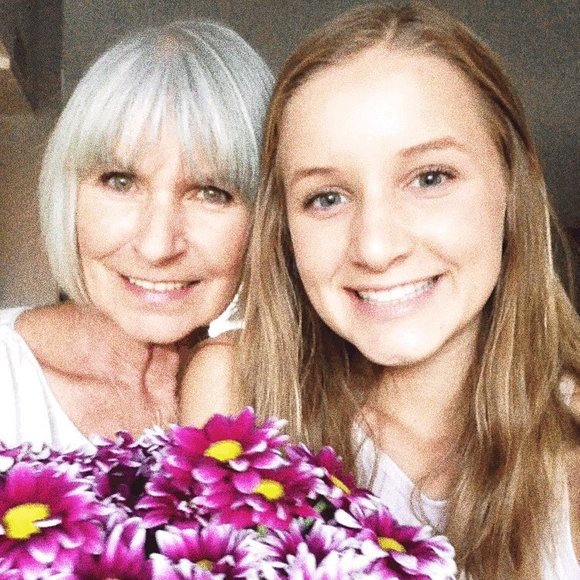 Meet your Posher, Mallori - Picture 1 of 1