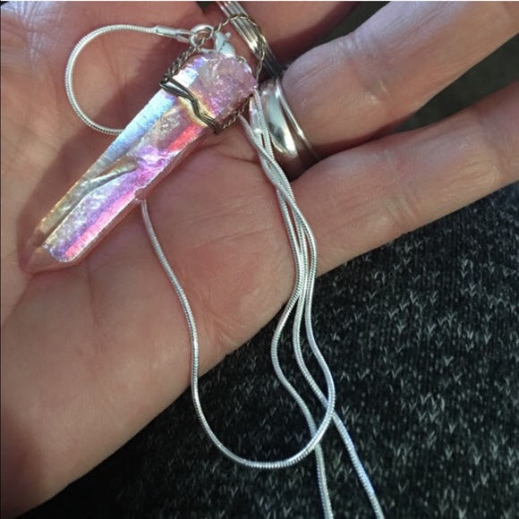 PINK AURA QUARTZ CRYSTAL NECKLACE NWT🌷🌷🌷