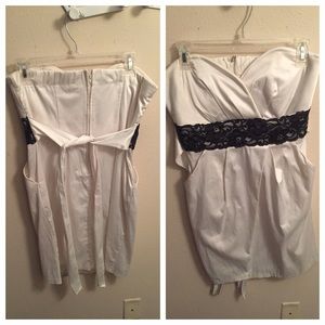 Classic sweetheart plunged strapless dress