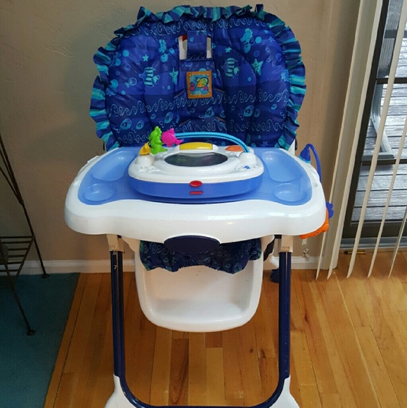 Adjustable high chair - Picture 2 of 3