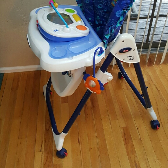 Adjustable high chair - Picture 3 of 3