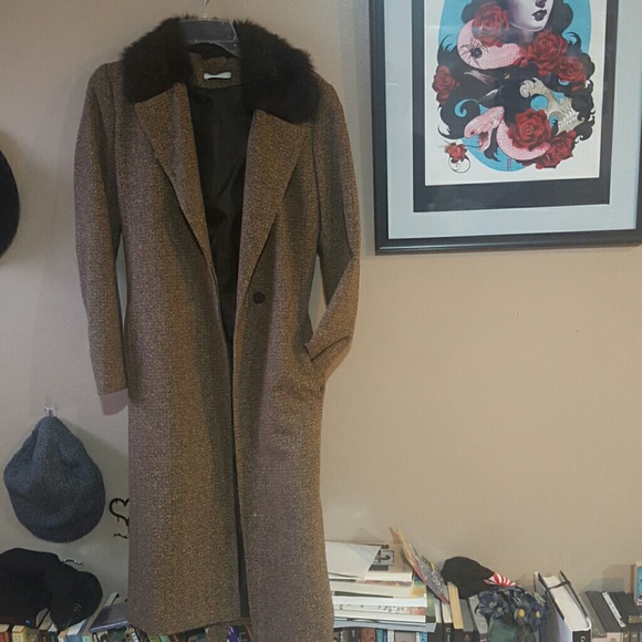 Vixen brown long coat with faux fur collar