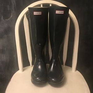 NAVY HUNTER BOOTS! SOCKS INCLUDED TODAY ONLY!