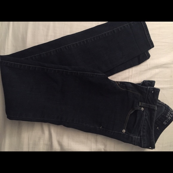 American Eagle dark wash skinny jeans
