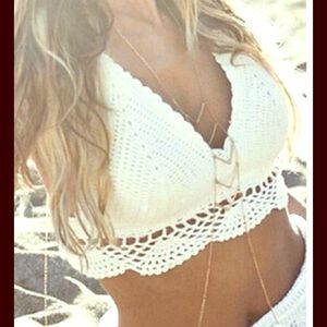 White crochet crop top. Size s/m.