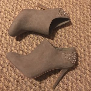Gray suede Jessica Simpson heels