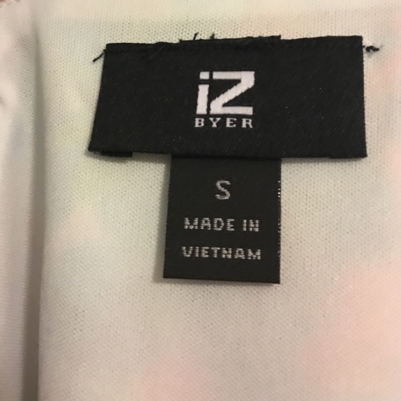 Adorable Floral Top - Picture 2 of 2