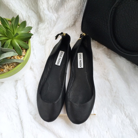 Steve Madden Shoes - 🎉SOLD🎉 Steve Madden Black Leather Kadiee Flats
