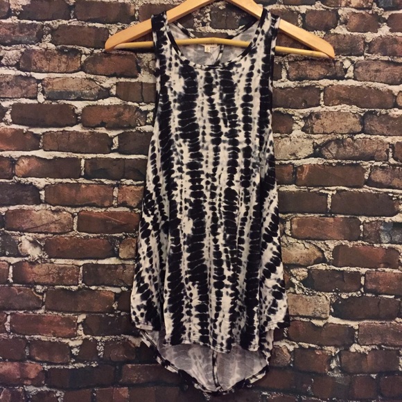 ❣CLEARANCE❣Tie Dyed Twist Back Tank - Picture 2 of 3