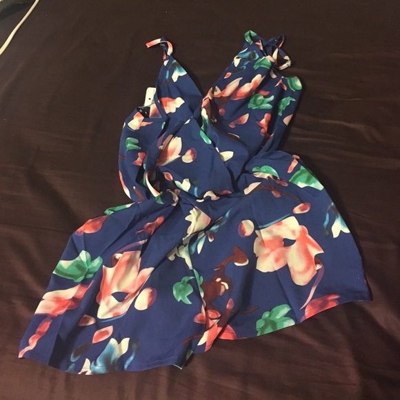 🆕 Beautiful  floral print romper🎀 - Picture 4 of 4