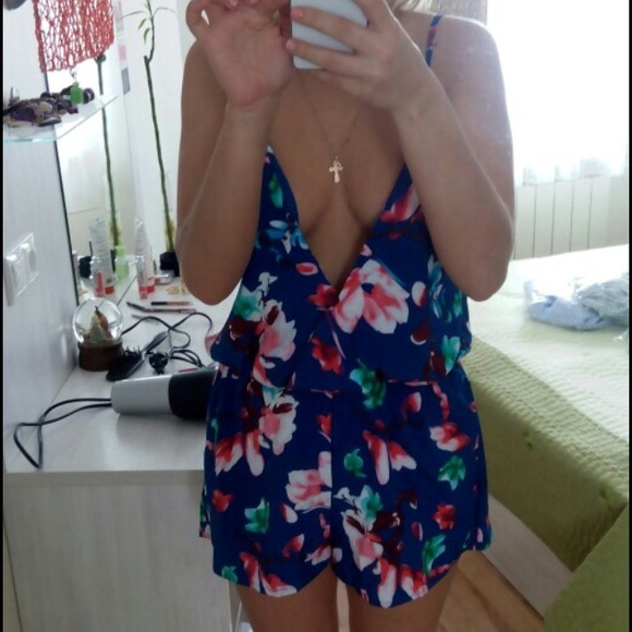 🆕 Beautiful  floral print romper🎀 - Picture 3 of 4