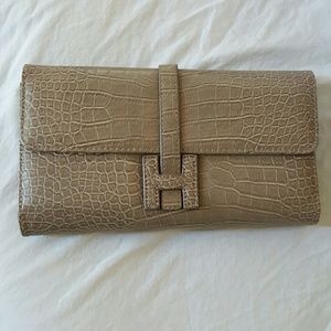 Taupe H clutch