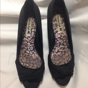 🎈💕Blacks knotted kitten heels open toe