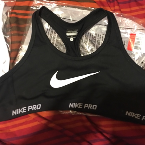 2 Nike pro sport bras
