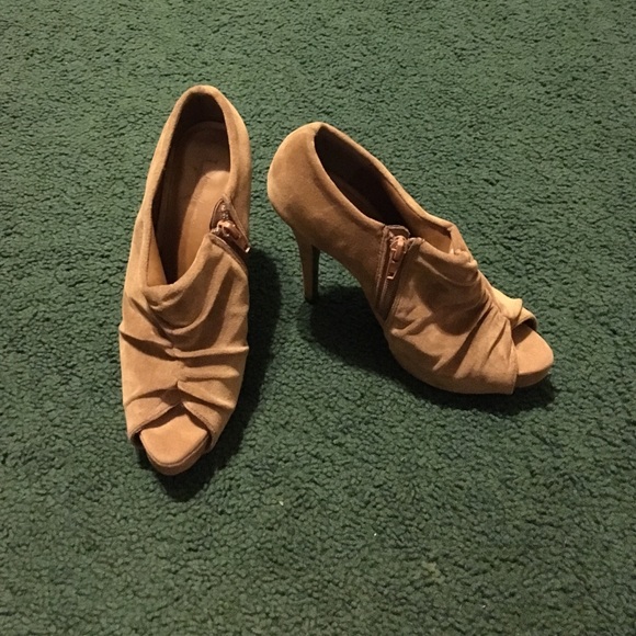 Heels - Picture 1 of 2