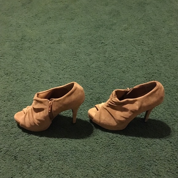 Heels - Picture 2 of 2