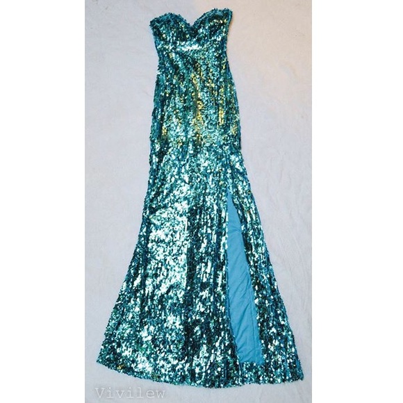 Prom/formal dress